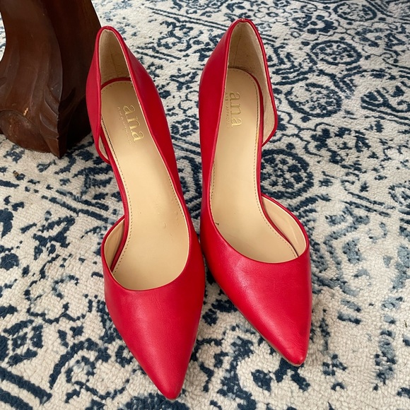 BEAUTIFUL Red Heels *ONLY WORN ONCE* - Picture 3 of 4